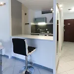In With Ac Terrace & Pool - Benakey Apartamento