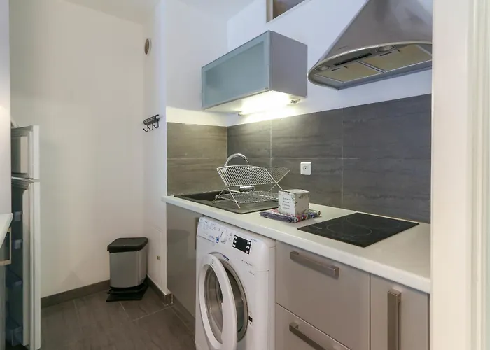 In With Ac Terrace & Pool - Benakey *