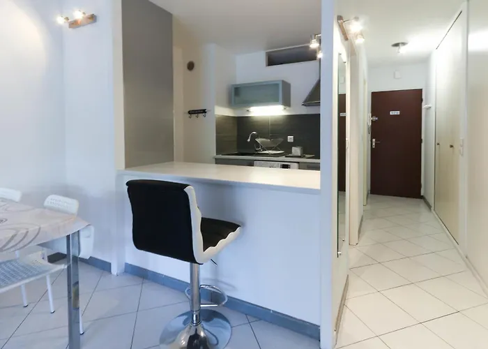 דירה In With Ac Terrace & Pool - Benakey *