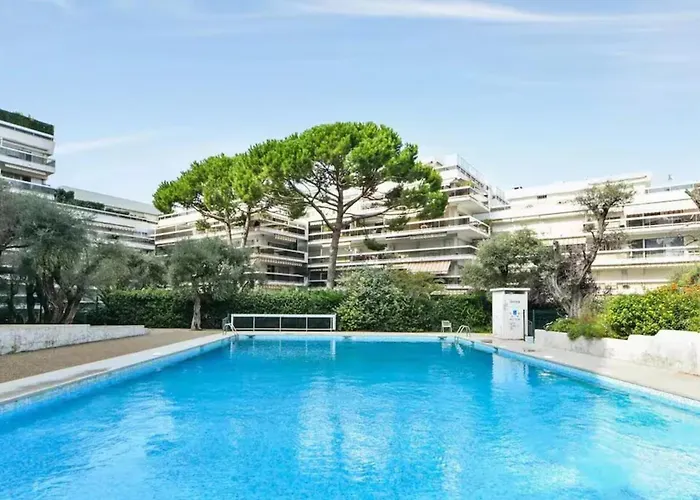 In With Ac Terrace & Pool - Benakey Apartamento *